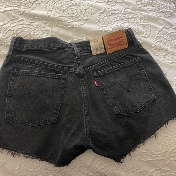 BRAND NEW Levis Denim shorts - Picture 2 of 4